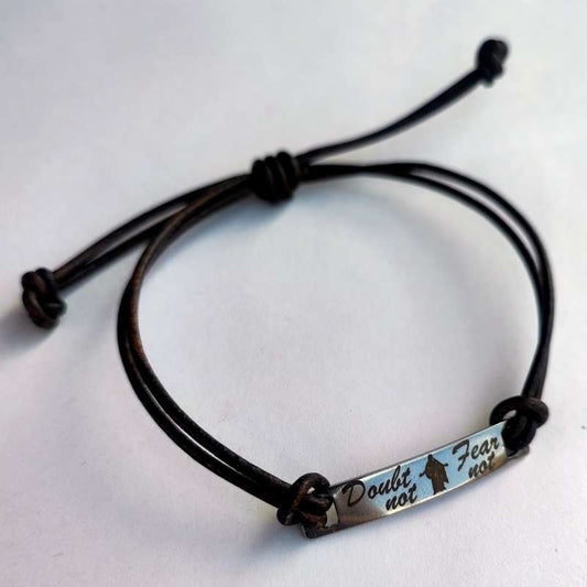 Leather bracelet Savior Doubt not, Fear not - English or Spanish
