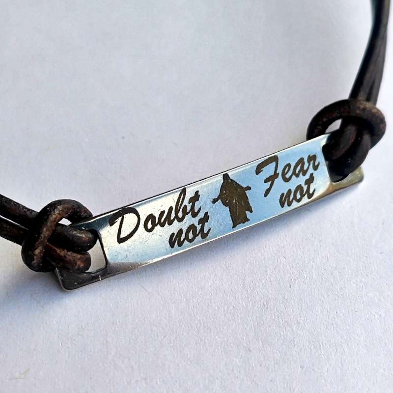 Leather bracelet Savior Doubt not, Fear not - English or Spanish